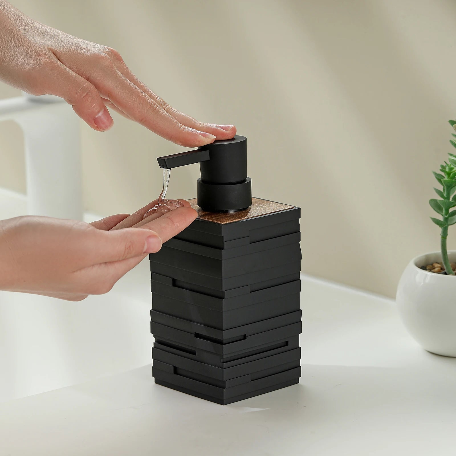 Matzwart met teakhout decoratie zeepdispenser voor badkamer keuken aanrecht vierkant grote capaciteit 10oz